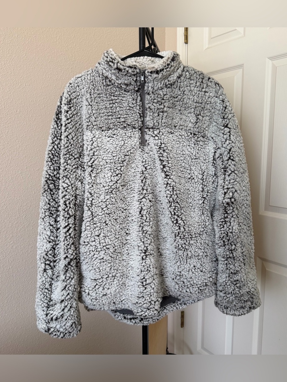 Altar’d State women’s M white & gray 1/4 zip sherpa sweater winter gorpcore y2k